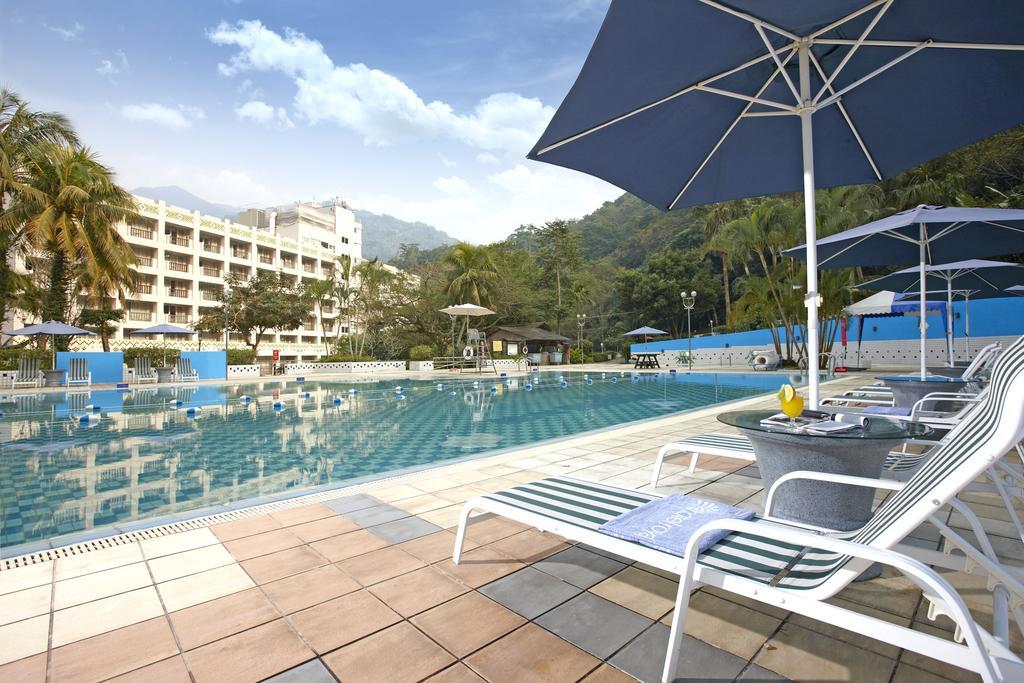 Hotel Royal Chihpin Wenquan Ngoại thất bức ảnh The swimming pool at the hotel