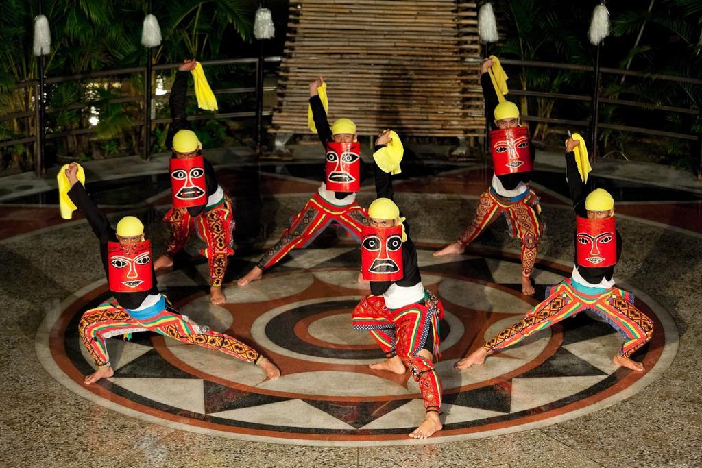 Hotel Royal Chihpin Wenquan Ngoại thất bức ảnh The traditional dance of the Tausug people